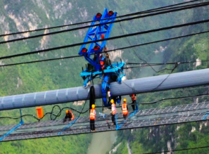 花江峡谷大桥猫道搭建手拉葫芦的使用优势